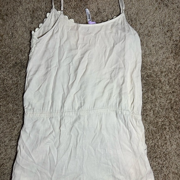 Andree by unit spaghetti strap shorts romper with tie waist size small - Picture 2 of 2